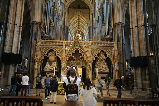Westminster Abbey, Big Ben, Buckingham Guided Tour of London - St. James’s Palace adds a Tudor chapter
