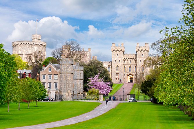 Windsor Castle, Stonehenge and Oxford Day Guided Tour from London - Stonehenge: an hour and a half among ancient stones